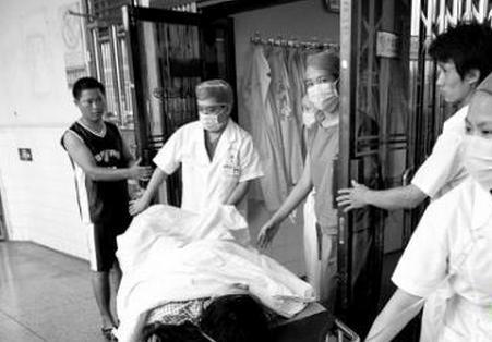 孕妇突然出现褐色血怎么办,孕妇突然脸色苍白怎么回事