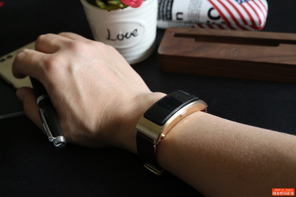 华为手环b3值得买吗,华为手环b3功能及价格
