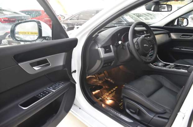 16款捷豹xfl2.0t奢华版,捷豹xf2016款2.0t风华版