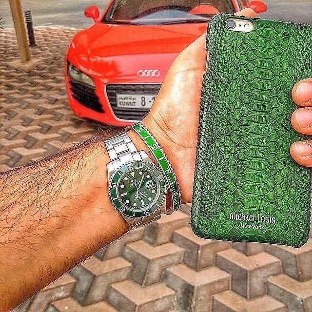 手表该怎么搭配金属表带好看 (老款手表戴出时尚)