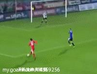 19岁的梅西给足坛带来的震撼,梅西的高光时刻人缝1v3无解过人