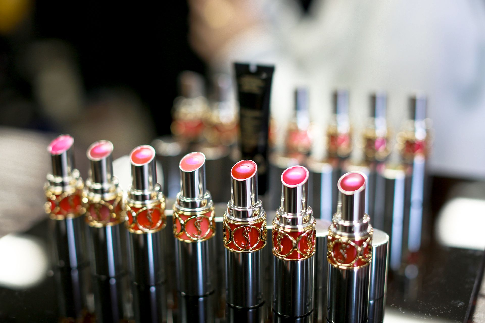 ysl鍦h癁闄愰噺鏄熻景绯诲垪鍙g孩,ysl鏄熻景鍙g孩52鍗冮浼婅壊