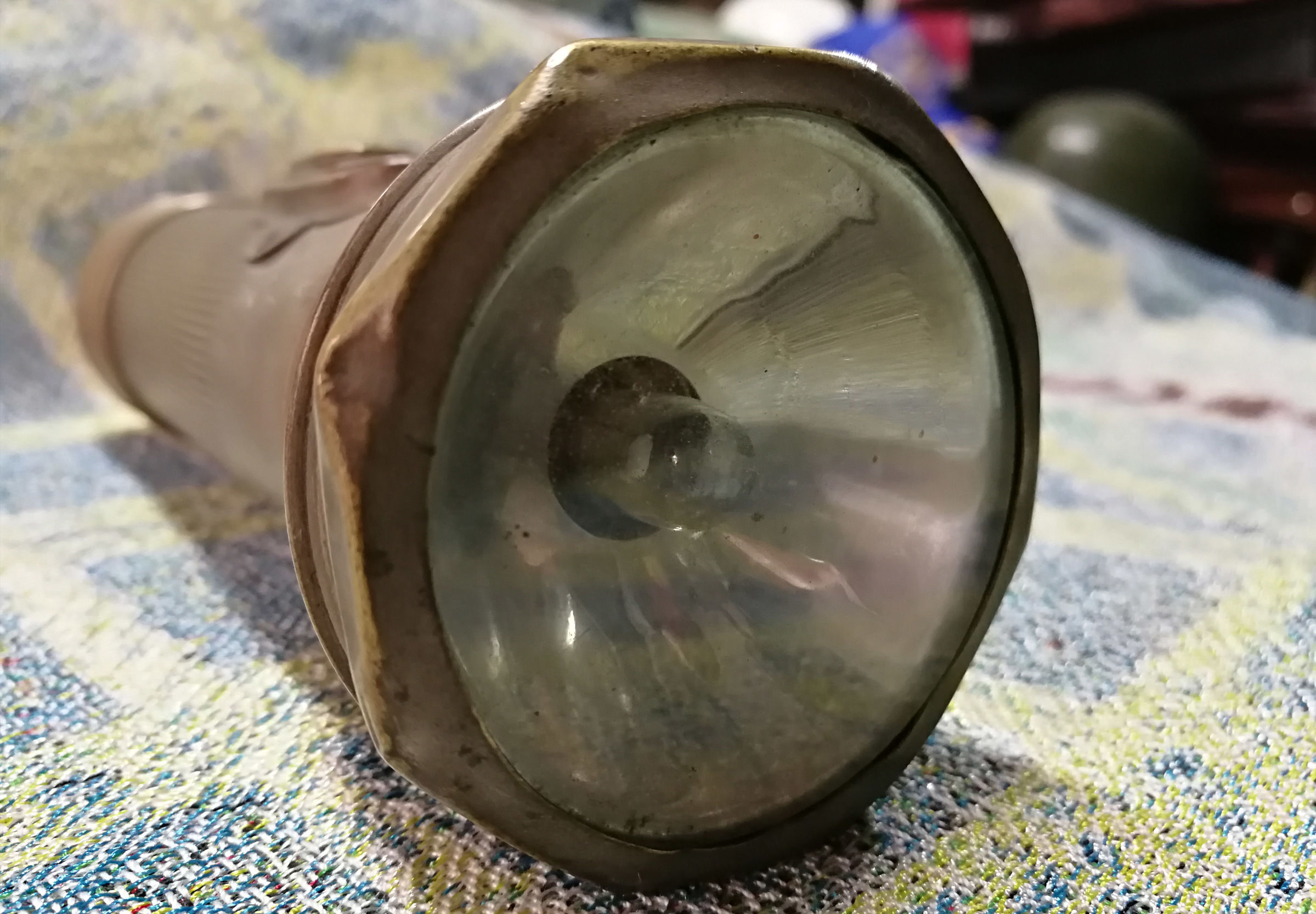 第一代手电筒图片,三大公认最好的手摇式手电筒