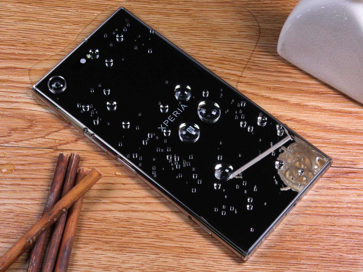 外*旗国**舰机国行售价高达5K港行只卖3千！却比三星S8值得买！