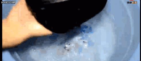 手洗衣服如何快速拧干,怎样洗衣服可以让衣服持久留香