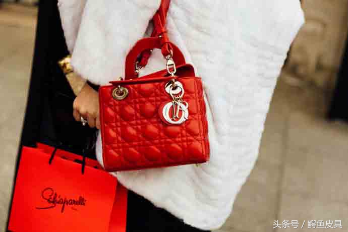 红色过年包包怎么选,今年最火的过新年包包