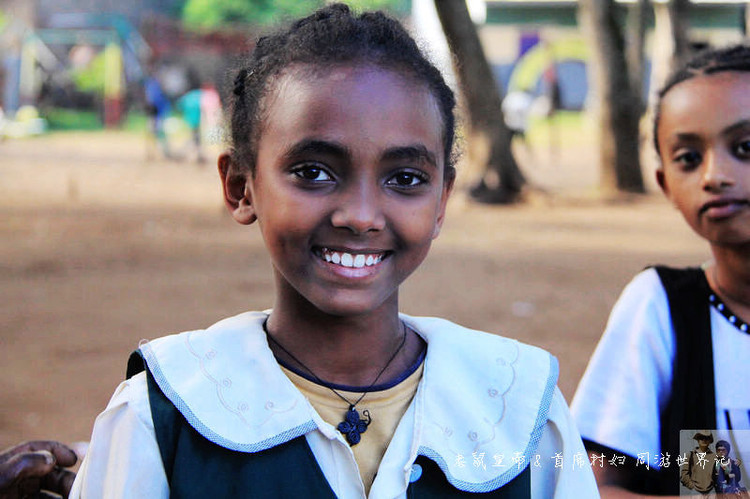 埃塞有块任性草坪:大部分时间是足球场,偶尔是机场,有时还混用