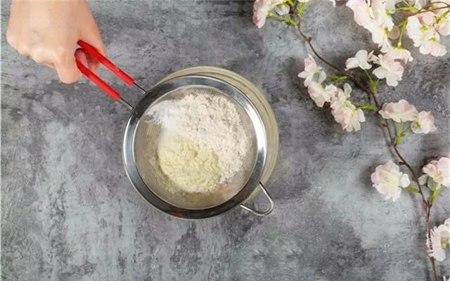 冰镇港式菠萝油 (香港茶餐厅菠萝油是怎样出餐的)