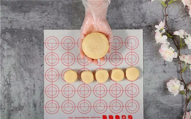 冰镇港式菠萝油 (香港茶餐厅菠萝油是怎样出餐的)