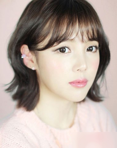 脸型大适合什么发型刘海,脸型大适合哪种发型显脸小