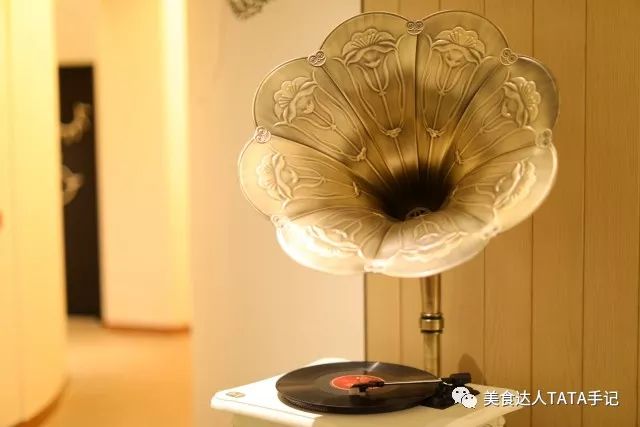 一不留神就掉进坑里,一不留神就会掉进一个大坑