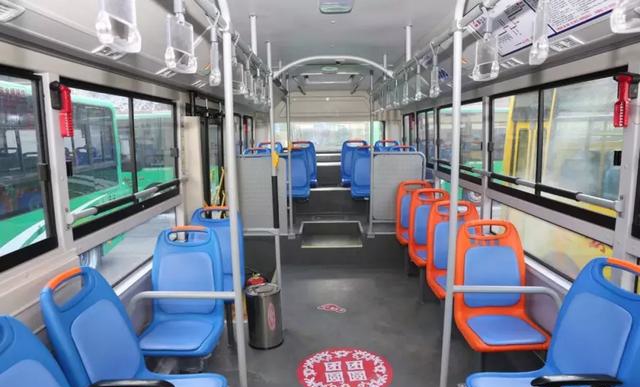 最新小型纯电动公交车,新能源电动公交车起步平顺