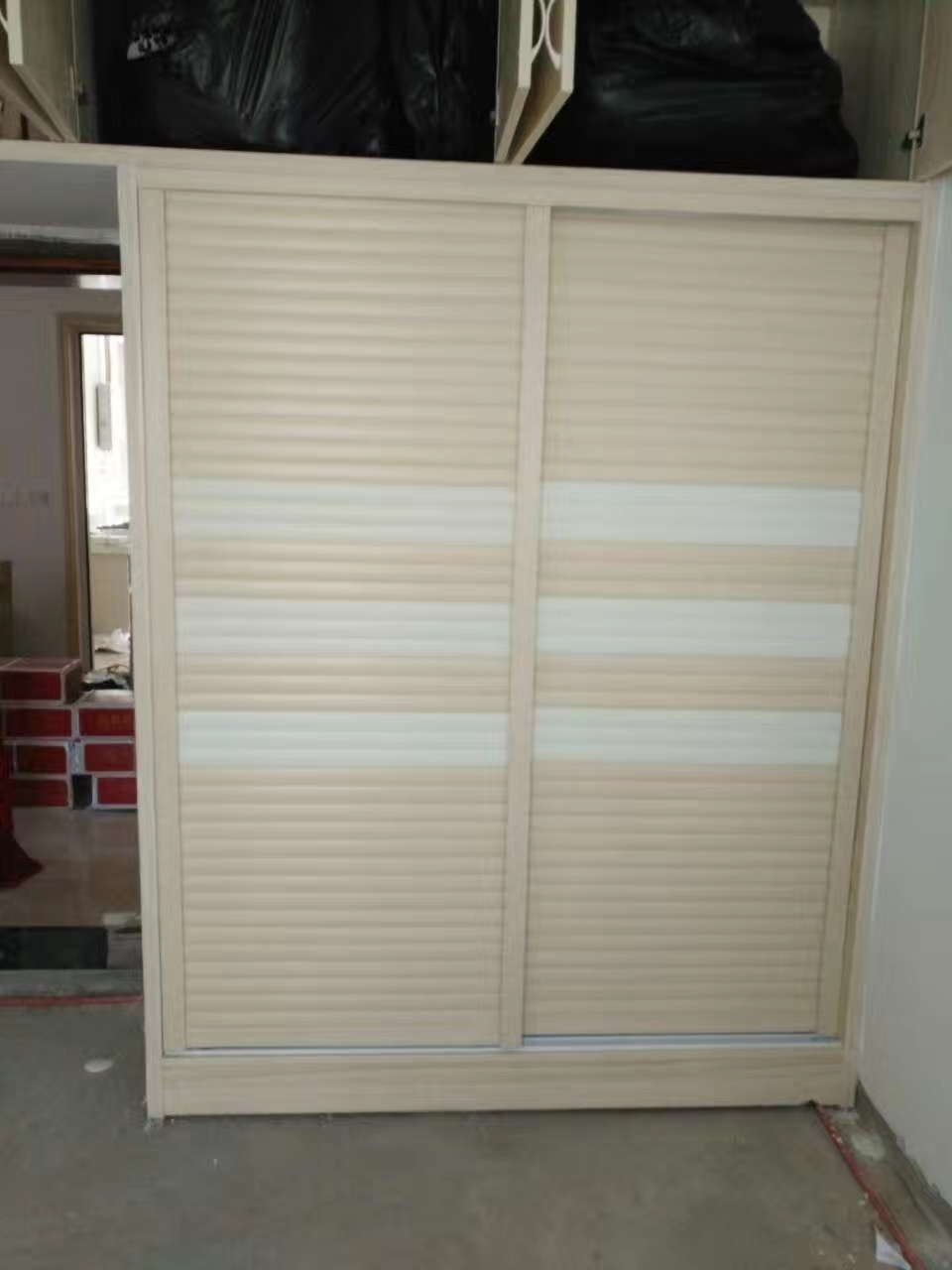 卧室衣柜推拉门和平开门谁更实惠,衣柜推拉门用什么材质好用又实惠