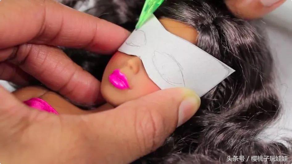 怎么做芭比娃娃的头壳,自己给芭比娃娃制作头饰