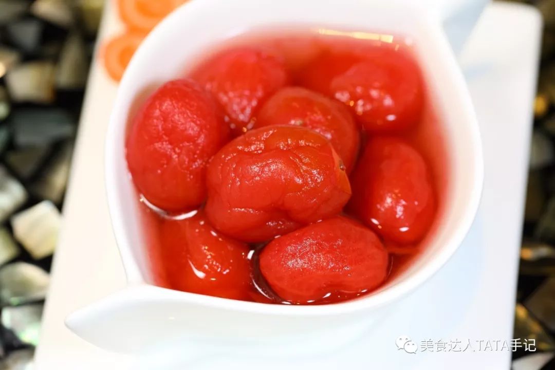 一不留神就掉进坑里,一不留神就会掉进一个大坑