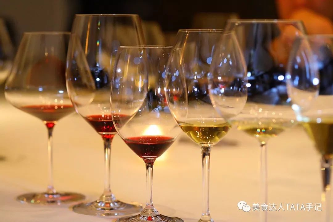 一不留神就掉进坑里,一不留神就会掉进一个大坑