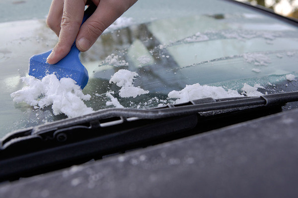 车子被冰冻了怎么化冰,车子被冻住了怎么解决