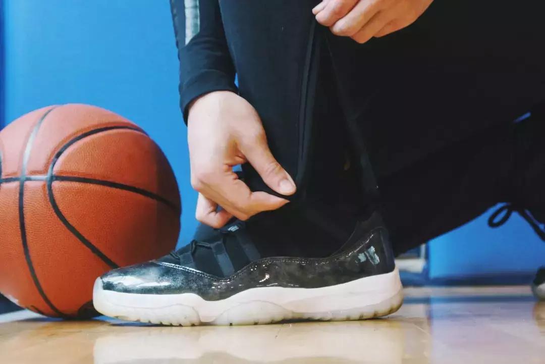 我们穿着Nike这套超保暖运动服,下雪天出门跑了三圈