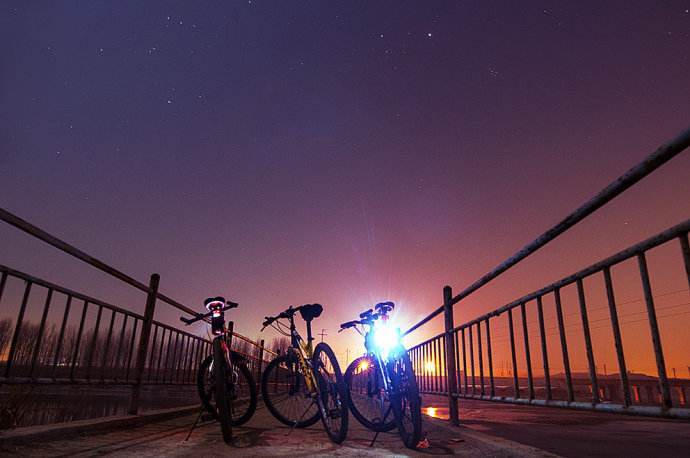 骑行手电加热,骑行手电适合黄光还是白光