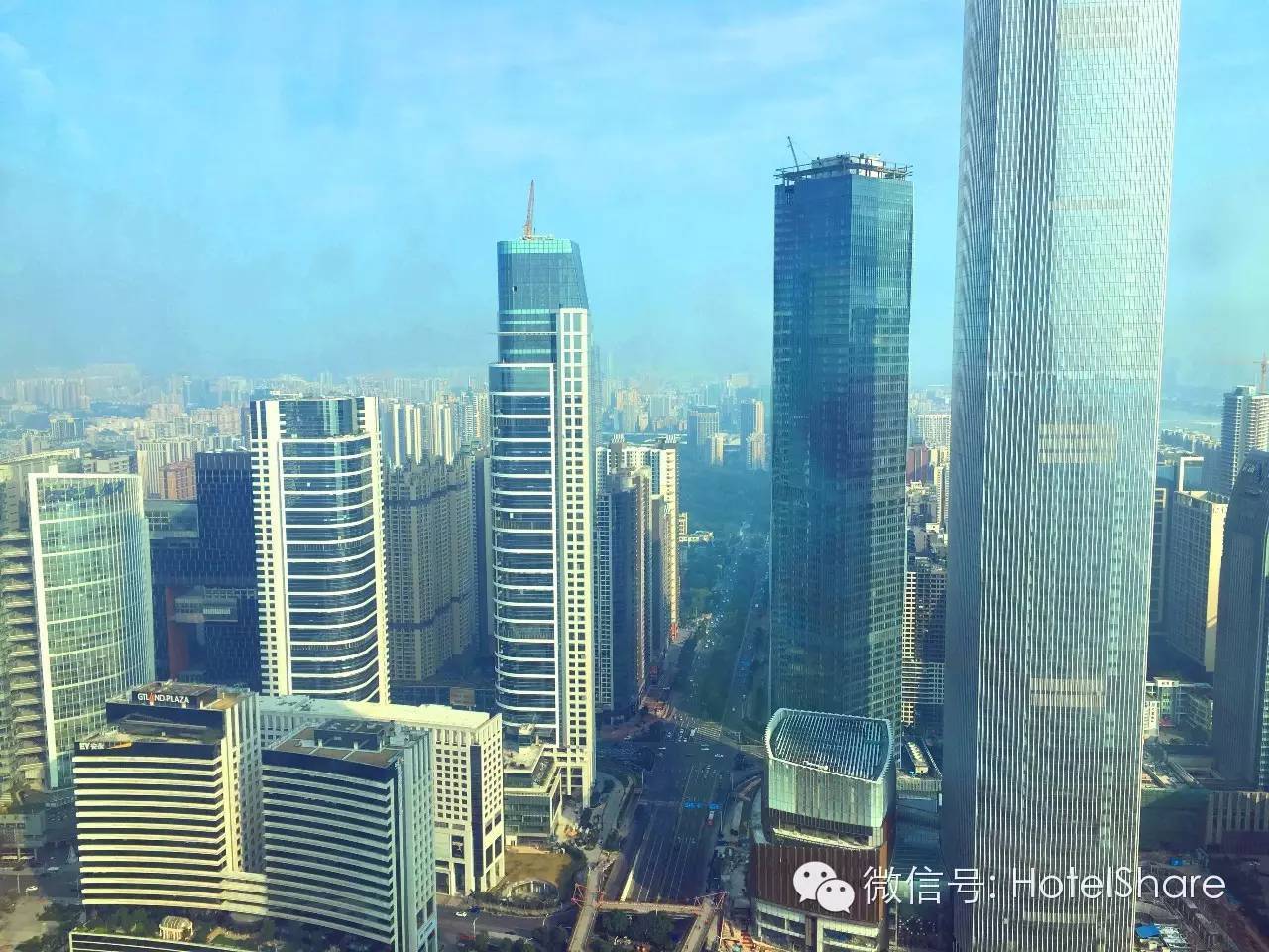 63楼泳池望月、70楼酒吧摘星，广州柏悦|探店首发