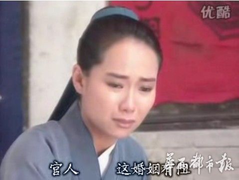 新闻龙门阵｜遭泼狗血！这个新郎太惨了，我宁愿单身到老