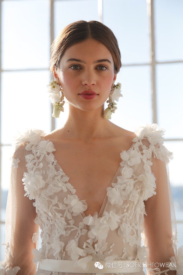 流行穿什么红色婚纱结婚好看,2020最流行的婚礼婚纱款式