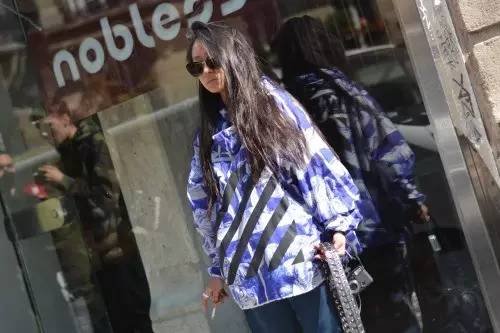 权志龙巴黎陈冠希,权志龙与朋友私下聚餐