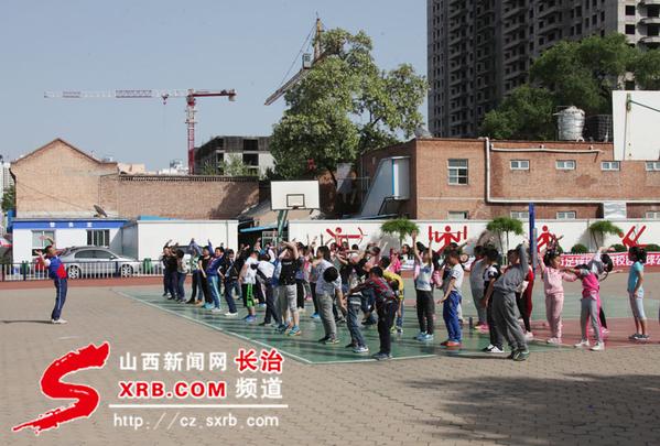 小学足球公开课热身活动,足球公开课放松活动