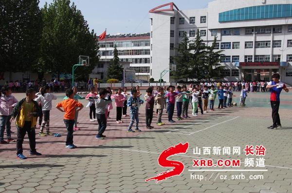 小学足球公开课热身活动,足球公开课放松活动