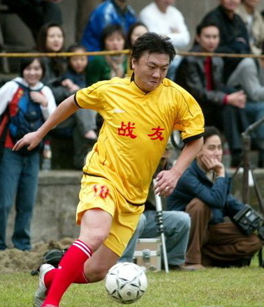 足球江湖最后的大佬,为小弟出头被刀砍,42岁单挑范大将军