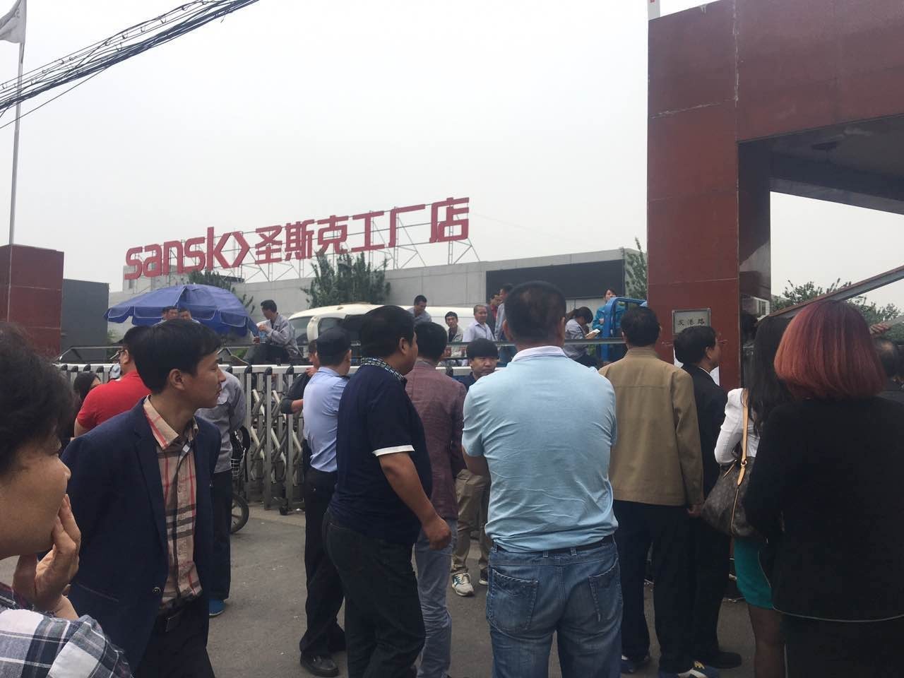 圣斯克董事长称能够完成现有订单，各卖场可能启动第三方先行赔付