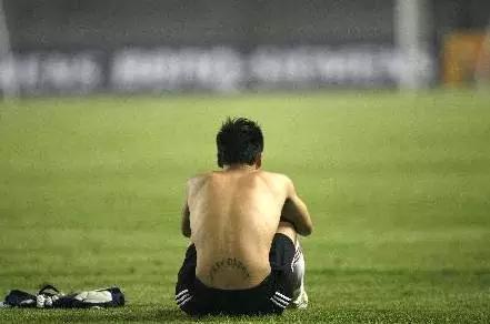 足球毕业季视频,毕业季不说再见字体