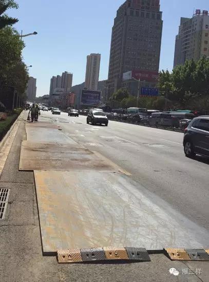 小样探路：经十路夜间施工白天盖钢板通行，非高峰期路况并不糟