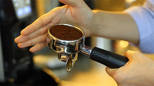 黄小厨说：一杯好咖啡既需要套路又需要真诚～