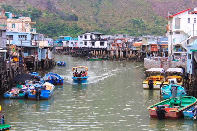 妈妈咪咪嘉年华的欢乐体验和香港郊区的生态怡然之旅