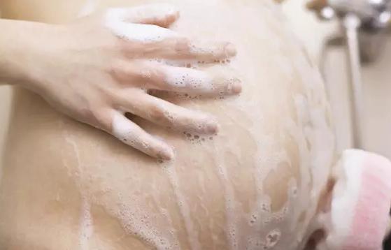 夏天孕妇洗热水澡,夏季孕妈洗澡注意什么