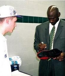 aj12纯原和真的对比,aj12冷门款