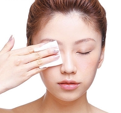 下巴的闭合性粉刺怎么消除,眉心闭合性粉刺最简单的消除方法