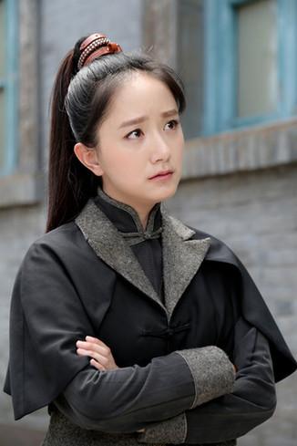 她16岁出道，19岁*款贷**养家，虽演技不俗，却一直不温不火