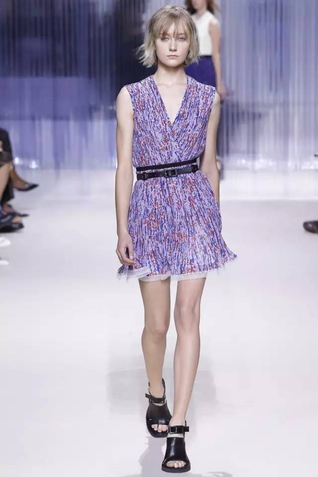 叫醒你的衣柜||告别灰暗，欢迎来到花花世界