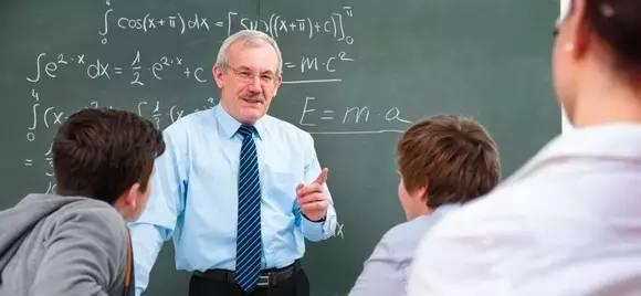 自费到国外留学回来好找工作吗,留学生先在国外工作还是直接回国