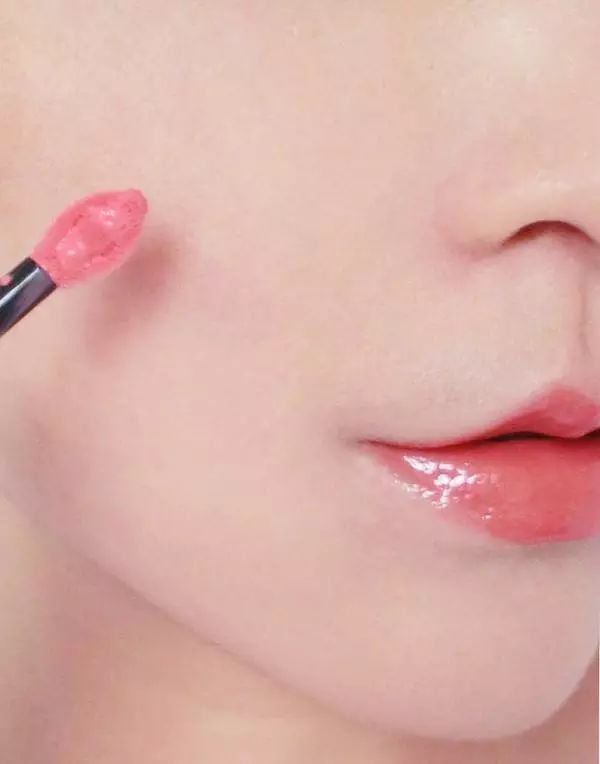 中年人基础化妆的正确步骤,90后女生经典打扮