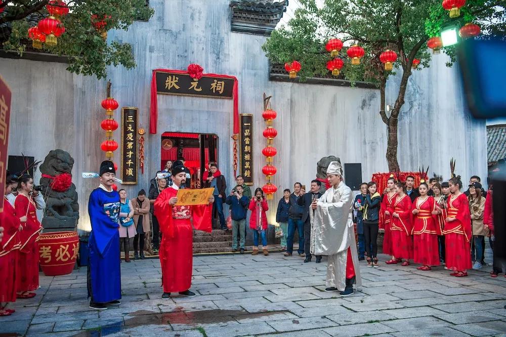 还做一只孤独旅行蛙?这个春节,和家人来横店一起玩转大庙会吧!