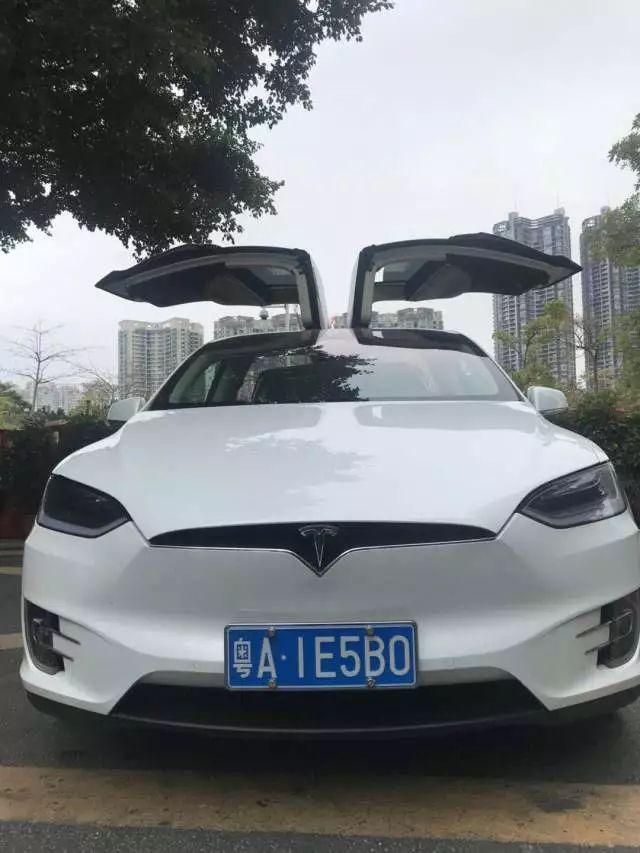 小孩可以骑的特斯拉车,特斯拉modelx100d六座使用感受