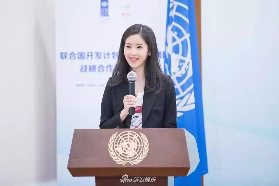 奶茶妹妹章泽天从网红到商界女神,奶茶妹妹章泽天在清华大学的视频