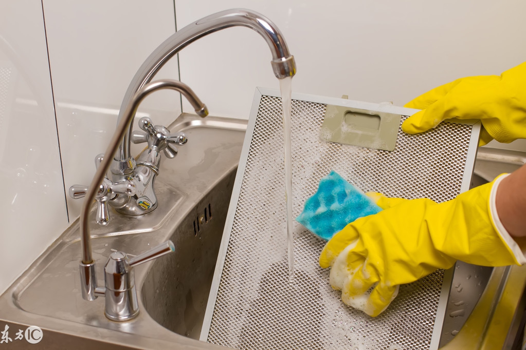 油烟机凝固油渍怎么清洗,油烟机油渍怎么清洗妙招