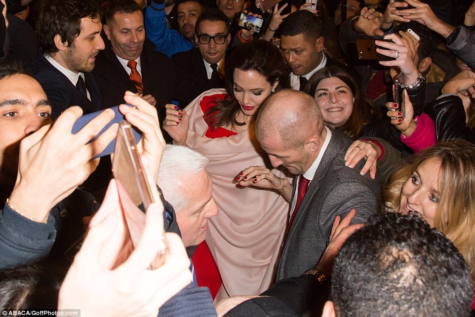 美国小三LV踩场更有第一夫人气势,法国总统夫人头发不梳惨不忍睹