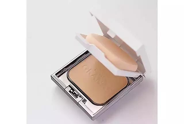 推荐最保湿的一款粉底,遮瑕持久不脱妆秋冬最好用的粉底