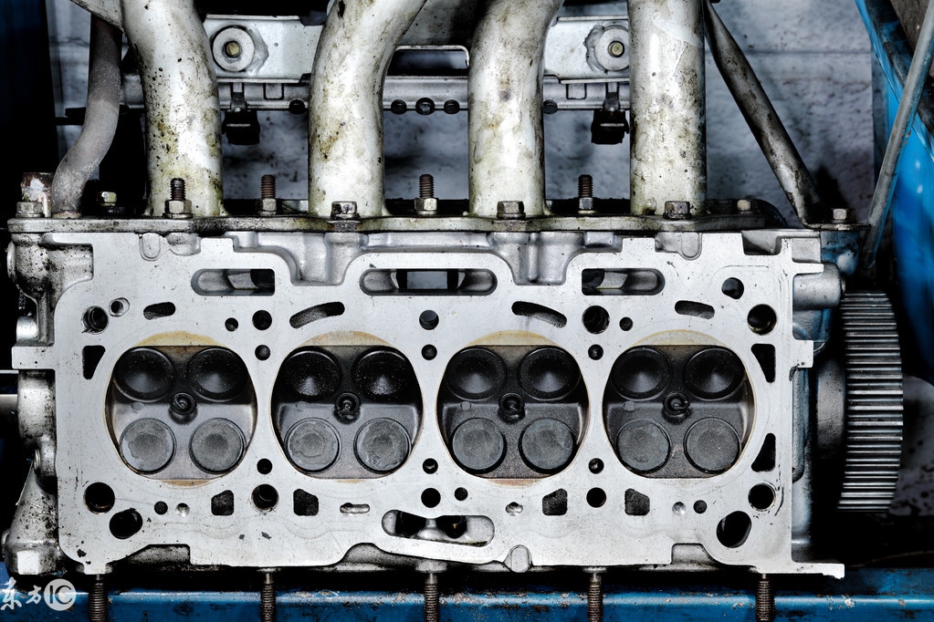 汽车坏在路上怎么办给谁打电话,汽车半路坏了怎么修复