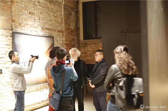 当代国际范“曾振伟的快乐人”